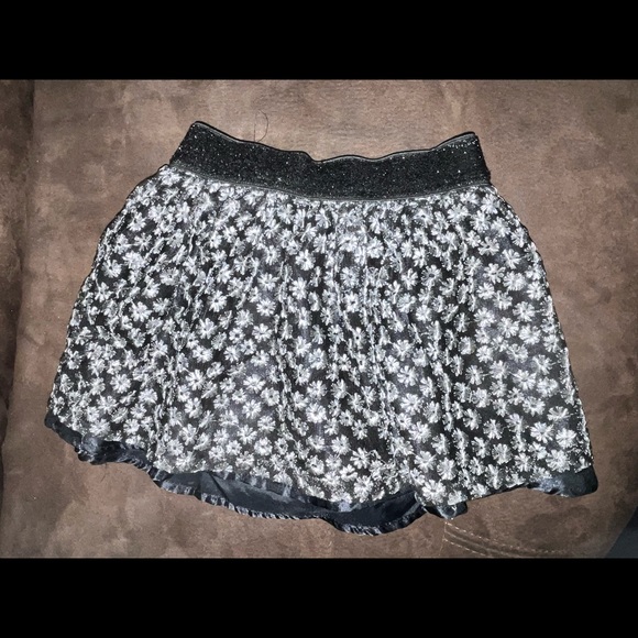GIRL’S CHILDREN’S PLACE SKIRT SIZE 5/6 - Picture 4 of 5